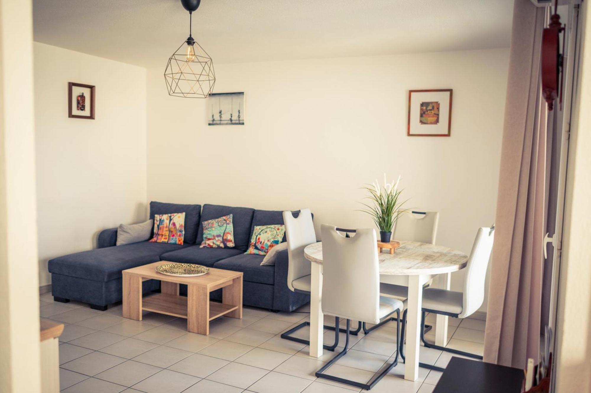 L Arene Margaux, 300 M Du Tram Apartment Лормон Екстериор снимка